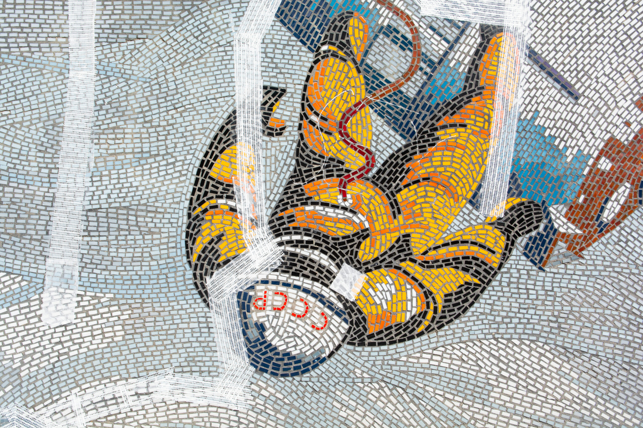 Eine Detaildarstellung des dritten Mosaikbildes, jenes mit dem Kosmosnauten im All, und dessen Sicherungsstreifen